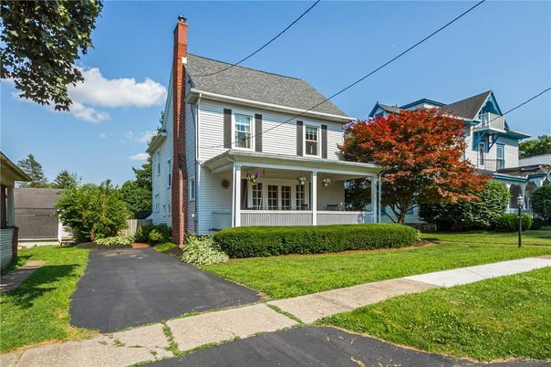Backyard, Exterior, Facade, Queen Anne Victorian