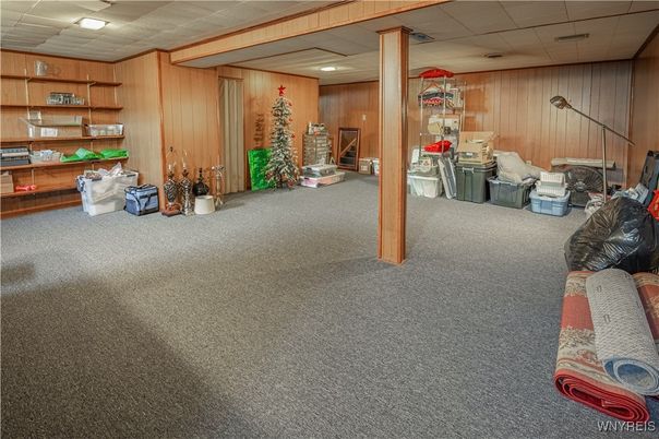 Empty room, Interior, Recessed Lighting, Wooden Walls