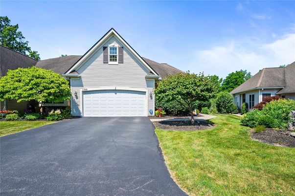 Attached, Exterior, Facade, Ranch