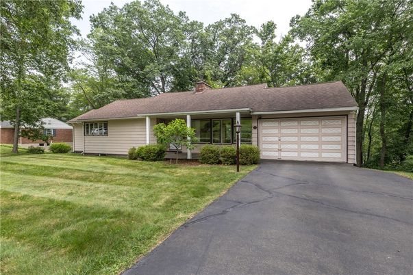 Attached, Exterior, Facade, Ranch