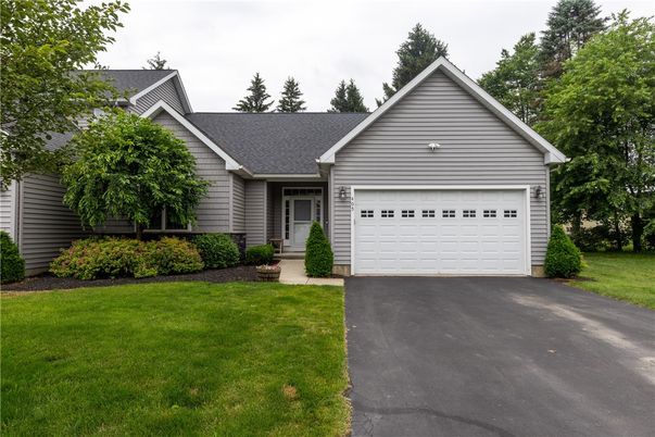 Attached, Exterior, Facade, Ranch
