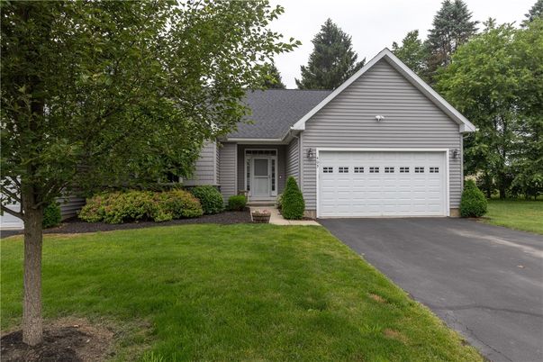 Attached, Exterior, Facade, Ranch