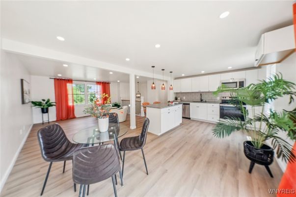 Dining room, Interior, Kitchen, Pendant Lights, Recessed Lighting, Wood Texture Flooring