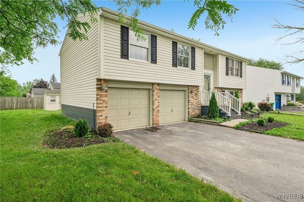 Attached, Exterior, Facade, Raised Ranch