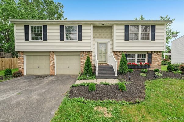 Attached, Exterior, Facade, Brick Facade, Raised Ranch