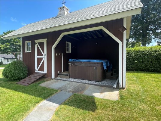 Exterior, Hot Tub