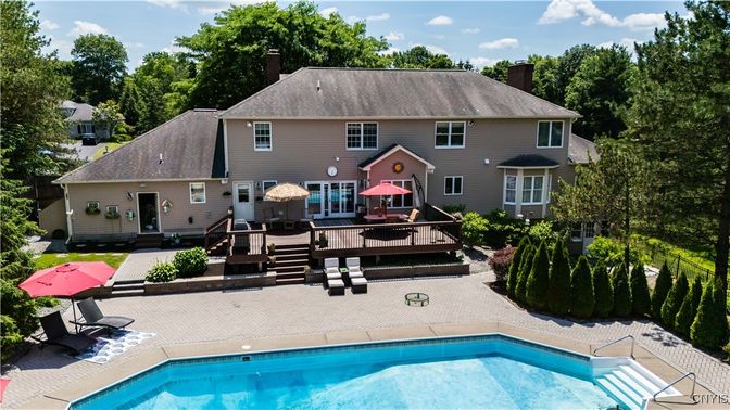 Exterior, Pool