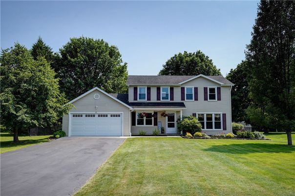 Attached, Exterior, Facade, Farmhouse