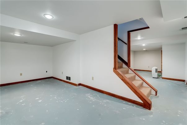 Empty room, Interior, Recessed Lighting