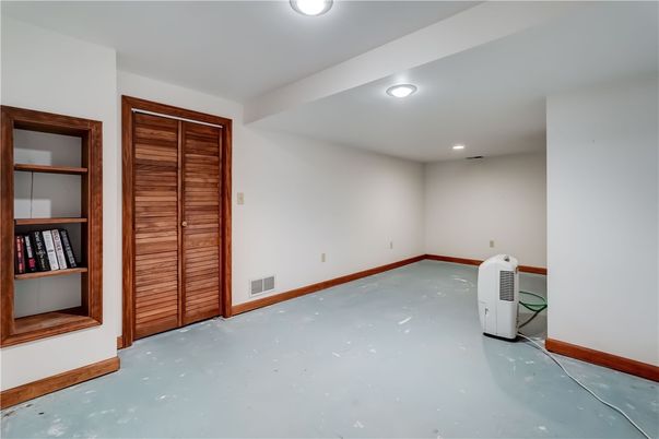 Empty room, Interior, Recessed Lighting