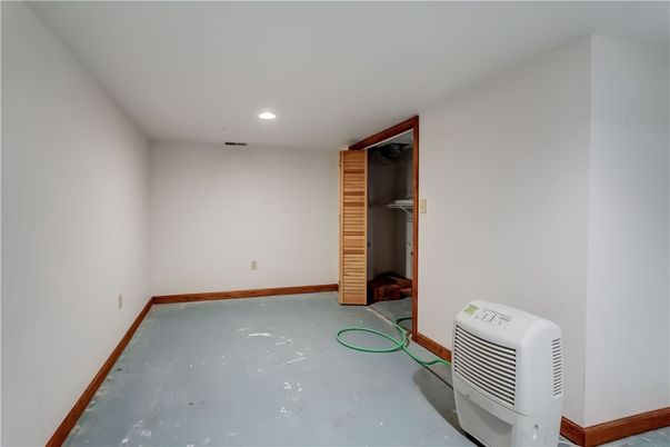 Empty room, Interior, Recessed Lighting