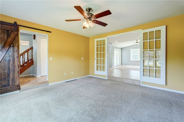 Empty room, Interior