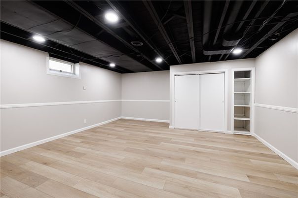 Empty room, Interior, Recessed Lighting, Wood Texture Flooring