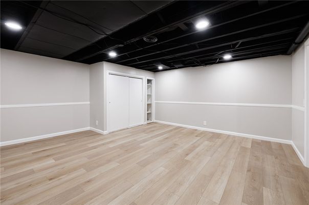 Empty room, Interior, Recessed Lighting, Wood Texture Flooring