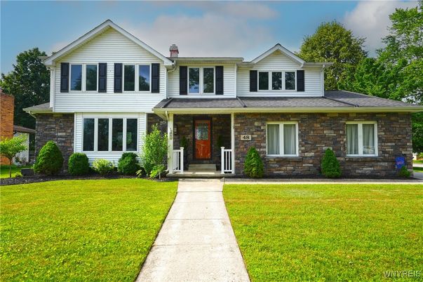 Exterior, Facade, Farmhouse