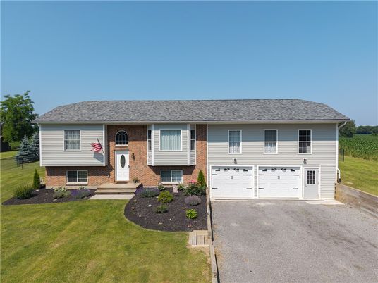 Attached, Exterior, Facade, Brick Facade, Raised Ranch