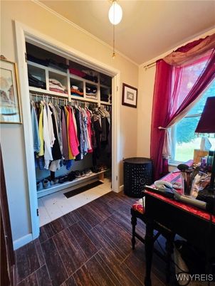 Interior, Walk-in Closets, Wood Texture Flooring