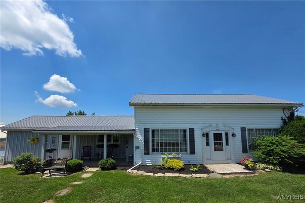 Backyard, Exterior, Facade, Ranch