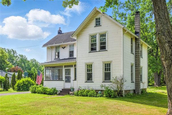 Exterior, Facade, Farmhouse