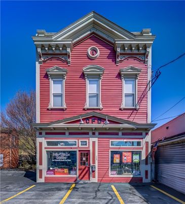 Exterior, Facade, Queen Anne Victorian