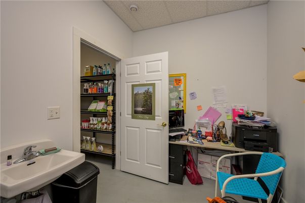 Home Office, Interior