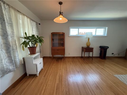 Interior, Pendant Lights, Wood Texture Flooring