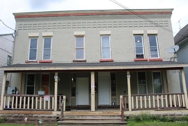 Exterior, Facade, Brick Facade, American Foursquare