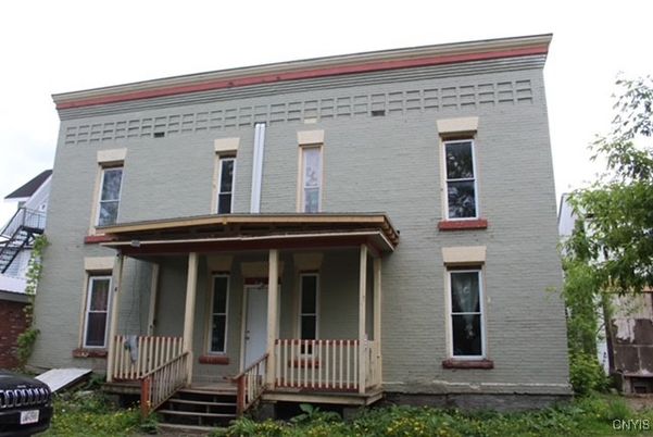 Exterior, Facade, Brick Facade, American Foursquare