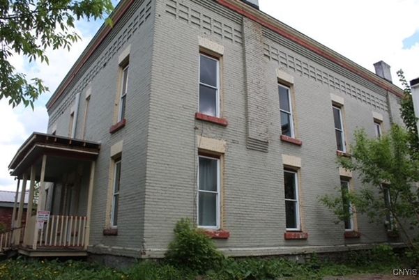 Exterior, Facade, Brick Facade, Rowhouse