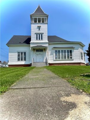 Exterior, Facade, Queen Anne Victorian