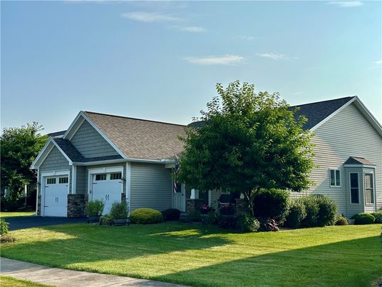 Attached, Exterior, Facade, Ranch