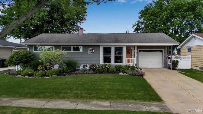Attached, Exterior, Facade, Ranch