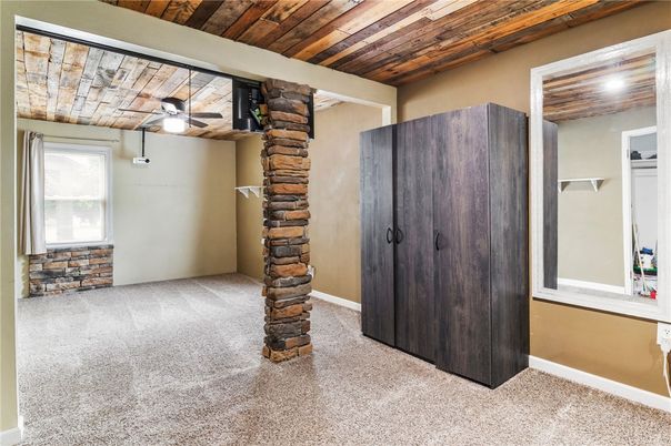 Empty room, Interior, Wooden Ceilings