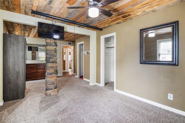 Empty room, Interior, Wooden Ceilings