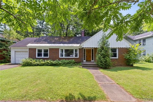 Attached, Exterior, Facade, Brick Facade, Ranch