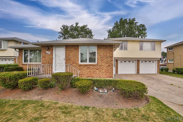 Attached, Exterior, Facade, Brick Facade, Raised Ranch