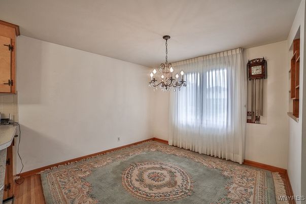 Chandelier, Interior