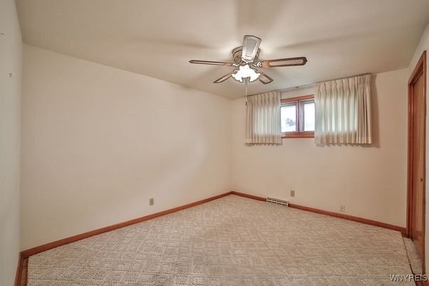 Empty room, Interior