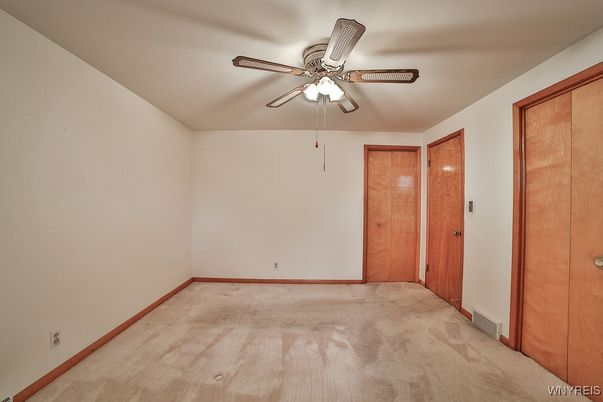 Empty room, Interior