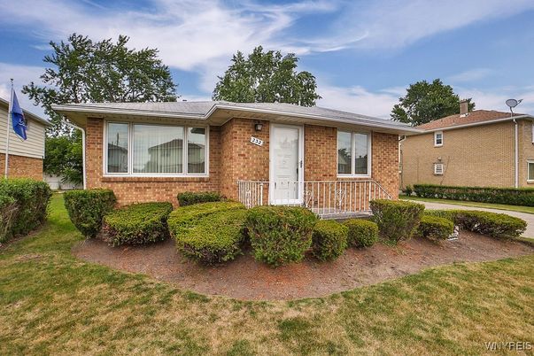 Exterior, Facade, Brick Facade, Split Level