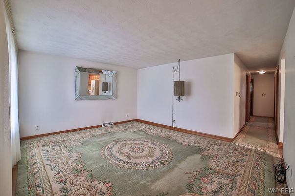 Empty room, Interior