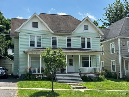 Exterior, Facade, Farmhouse