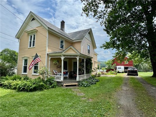 Backyard, Exterior, Facade, Queen Anne Victorian