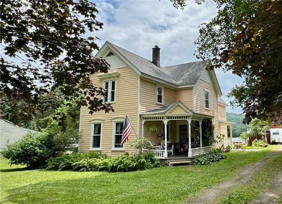 Backyard, Exterior, Facade, Queen Anne Victorian