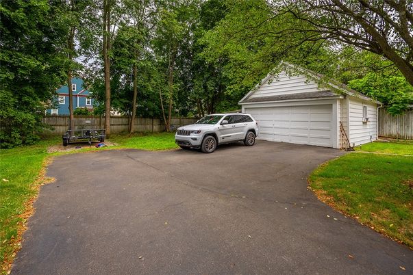 Detached Garage, Exterior