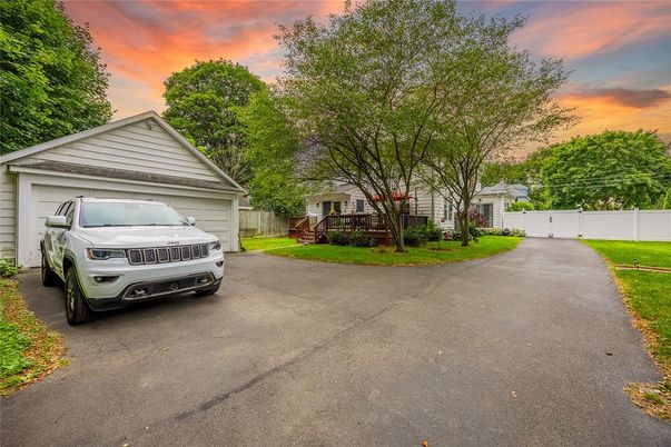 Detached Garage, Exterior
