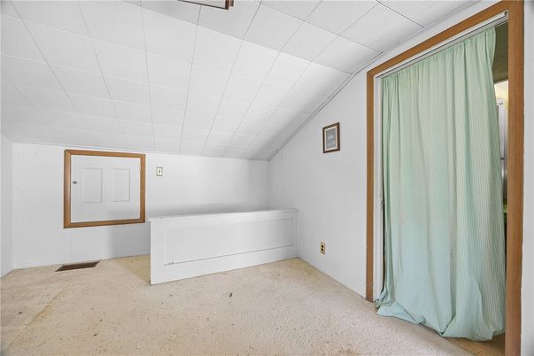 Empty room, Interior
