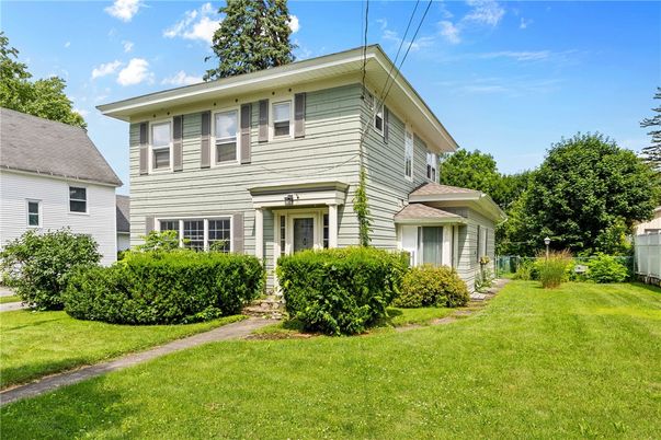 Exterior, Facade, American Foursquare