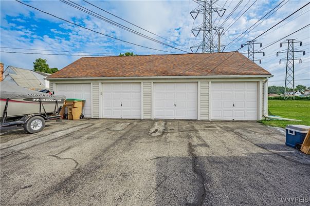 Detached Garage, Exterior