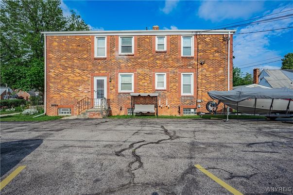 Exterior, Facade, Brick Facade, Georgian